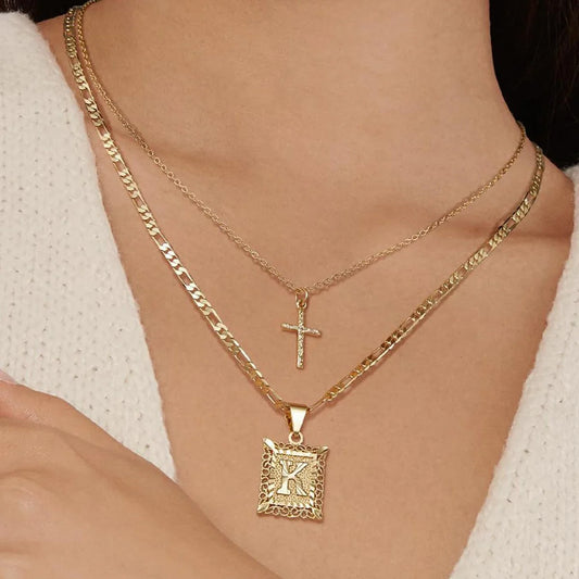 Set de 2 Collares de Inicial y Cruz en Oro de 14k