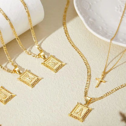 Set de 2 Collares de Inicial y Cruz en Oro de 14k